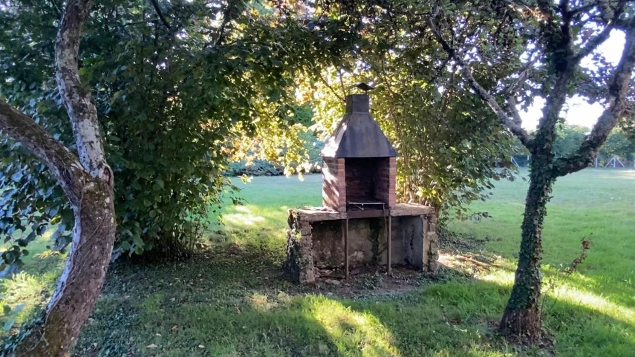 Spacieuse maison dans un parc privée Vareilles  Exterior foto